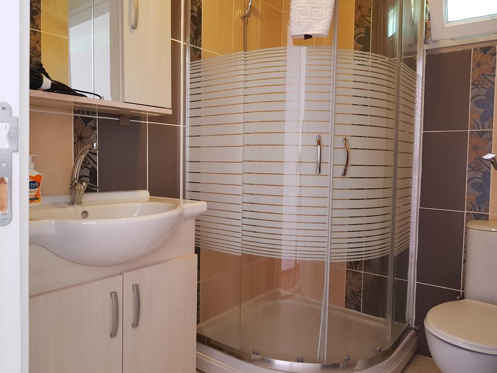 Flora Hotel Burhanli Екстериор снимка