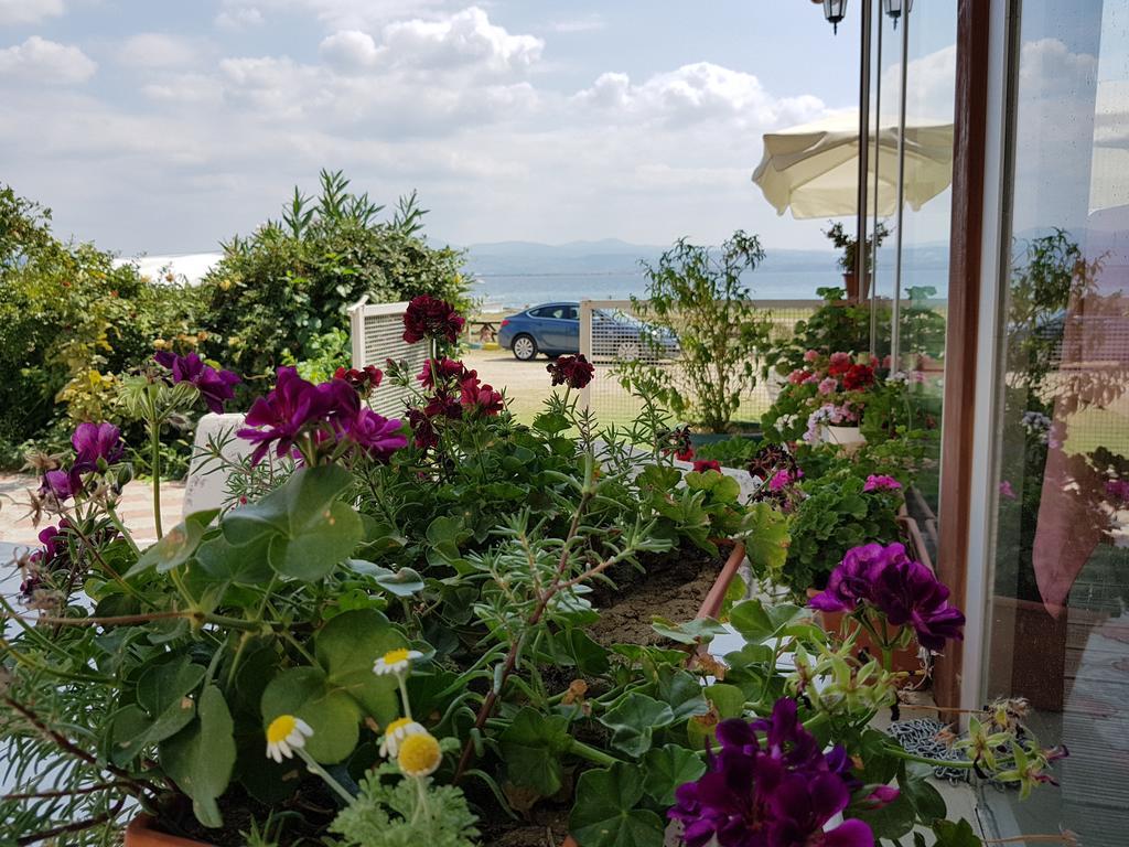 Flora Hotel Burhanli Екстериор снимка